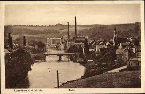 Ak Lunzenau in Sachsen, Blick auf die Mulde mit Brücke, Kirche, Fabrikgebäude