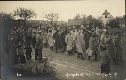 Ak Königsbrück in der Oberlausitz, Ankunft von französischen Kriegsgefangenen, I. WK