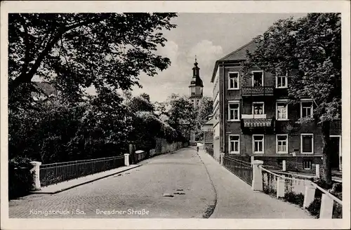 Ak Königsbrück in der Oberlausitz, Blick auf die Dresdner Straße mit Kirche, Straßenpartie