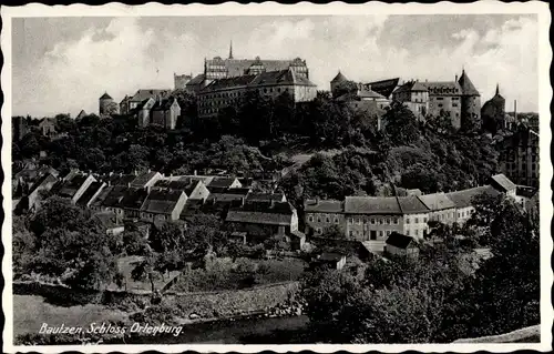 Ak Bautzen in der Lausitz, Blick zum Schloss Ortenburg, Wohnhäuser