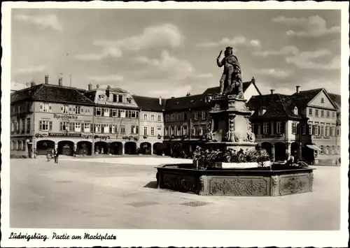 Ak Ludwigsburg in Baden Württemberg, Partie am Marktplatz, Brunnen, Apotheke, Palmsche Buchhandlung
