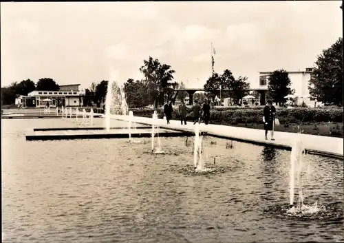 Ak Erfurt in Thüringen, 1. Internationale Gartenbauausstellung 1961, IGA, Springbrunnen