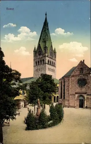 Ak Soest in Nordrhein Westfalen, Blick auf Kirche, Denkmal