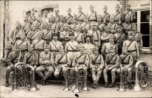 Foto Ak Militärkapelle, französische Soldaten in Uniform mit Musikinstrumenten