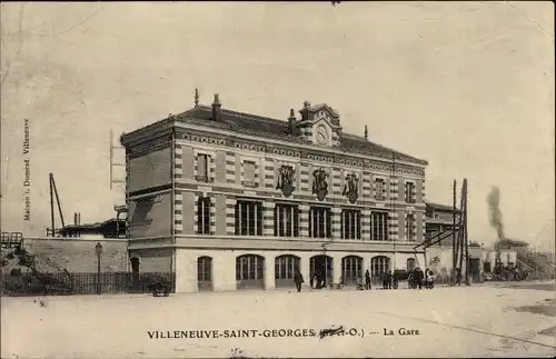 Ak Villeneuve Villeneuve Saint Georges Val de Marne, La Gare, Blick auf den Bahnhof, Straßenseite