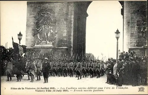 Ak Paris, Fetes de la Victoire, 14 Juillet 1919, les Fusiliers marins défilent sous l'Arc de Triomph