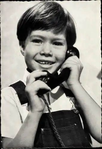 Ak Schauspieler Oliver Grimm, Kinderportrait, Telefonhörer