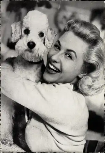 Ak Schauspielerin Bibi Johns, Portrait mit Hund