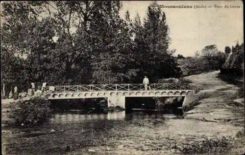 Ak Moussoulens Aude, Pont du Génie, Passanten