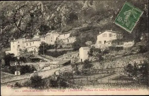 Ak Amelie les Bains Pyrénées Orientales, Le Vieux Village, Griffons des Sources d'eaux Thermales