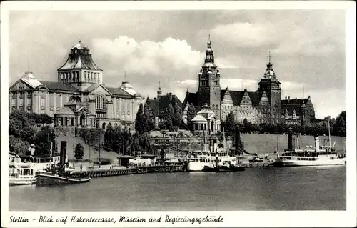Ak Szczecin Stettin Pommern, Blick auf die Hakenterrasse, Museum und Regierungsgebäude