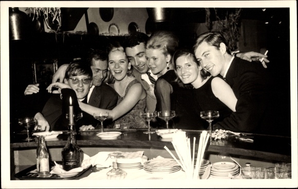 Frauen in einer bar kennenlernen