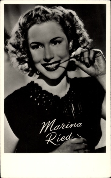 Ak Schauspielerin Marina Ried, Portrait, Fingerring, Terra Film Nr
