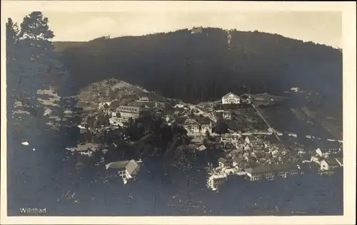 Ak Bad Wildbad im Kreis Calw Baden Württemberg, Blick auf den Ort mit Umgebung