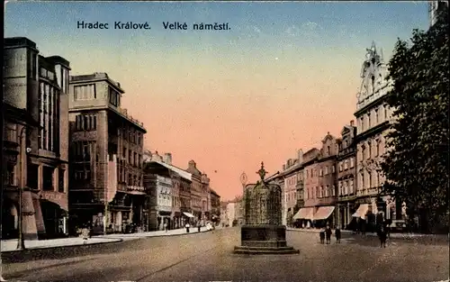 Ak Hradec Králové Königgrätz Stadt, Velke namesti, Großer Platz, Brunnen