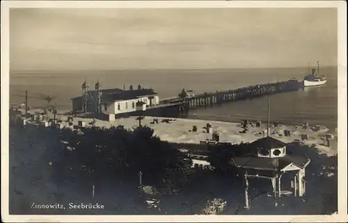 Ak Ostseebad Zinnowitz Usedom, Blick zum Strand mit Seebrücke