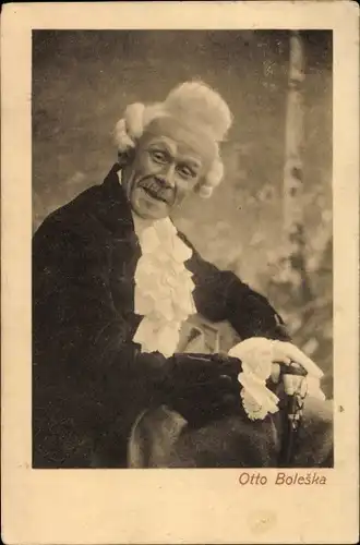 Ak Schauspieler Otto Boleska, Portrait im Kostüm mit Gehstock, Perücke