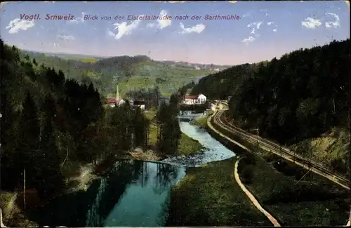 Ak Barthmühle Pöhl Vogtland, Blick von der Elstertalbrücke nach der Barthmühle, Bahnstrecke