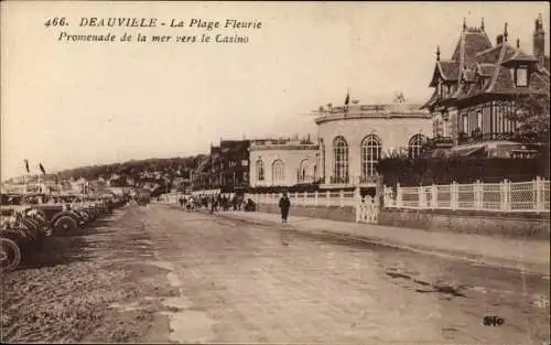 Ak Deauville Calvados, La Plage Fleurie, Promenade de la mer vers le Casino, Autos