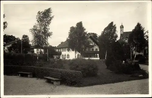 Foto Ak Schondorf am Ammersee Oberbayern, Partie im Ort, Kirchturm, Wohnhaus