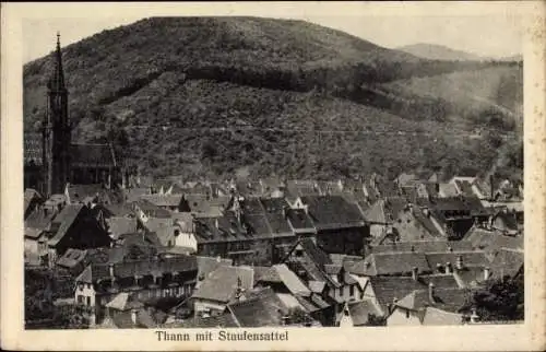 Ak Thann Elsass Haut Rhin, Vue de la ville et Staufensattel, Blick auf Ortschaft und Staufensattel