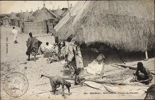 Ak Rufisque Senegal, Village de Guendel, Dorfansicht, Anwohner