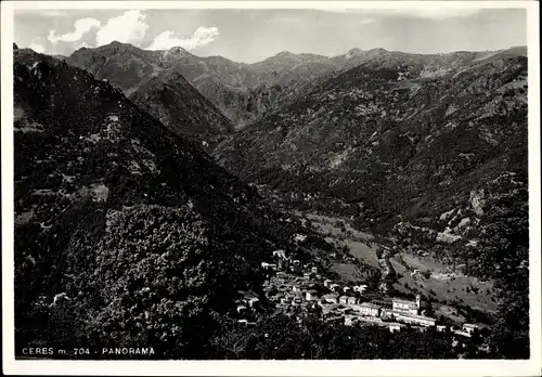 Ak Ceres Piemonte, Panoramaansicht der Ortschaft mit Umgebung, Gebirge