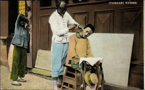 Ak China, Itinerary Barber, Friseur auf der Straße frisiert einen Kunden