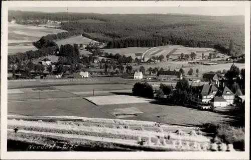 Foto Ak Neudorf Sehmatal im Erzgebirge, Ortschaft mit Landschaftsblick