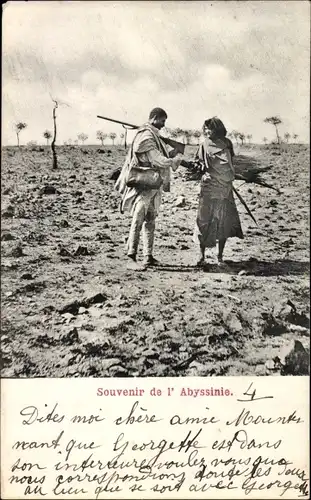 Ak Abessinien, Mann mit Gewehr und Frau mit Reisigbündel, Afrikaner