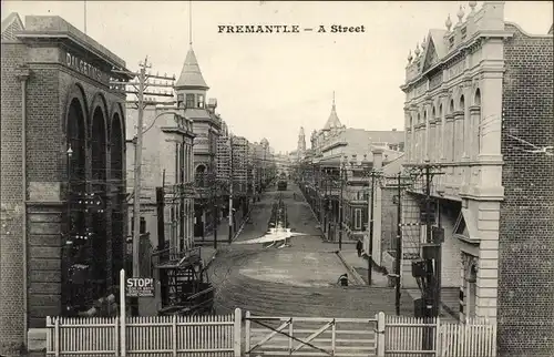 Ak Fremantle Australien, A Street, Blick in eine Straße, Straßenbahndepot, Municipal Tramway