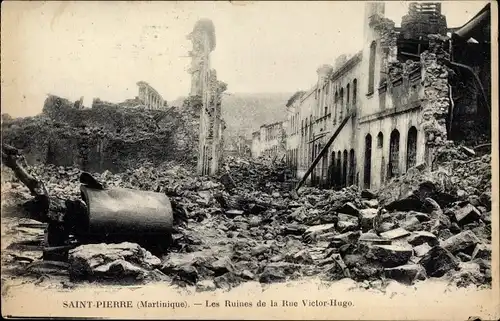 Ak Saint Pierre Martinique, Les Ruines de la Rue Victor Hugo, Ruinen nach dem Vulkanausbruch
