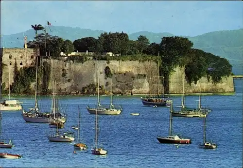 Ak Fort de France Martinique, Plaisanciers devant le Fort St. Louis