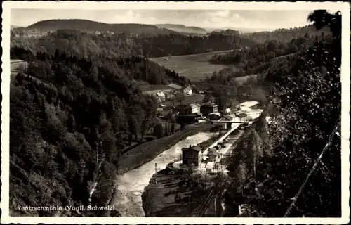 Ak Rentzschmühle Pöhl im Vogtland, Flusspartie mit Blick auf den Ort, Bahnhof, Bahnstrecke