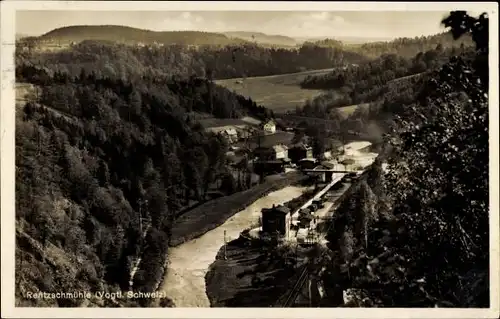 Ak Rentzschmühle Pöhl im Vogtland, Flusspartie mit Blick auf den Ort, Bahnhof, Bahnstrecke