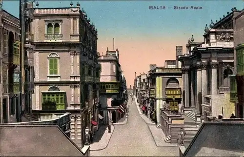 Ak Malta, Strada Reale, Straßenansicht, Wohnhäuser 