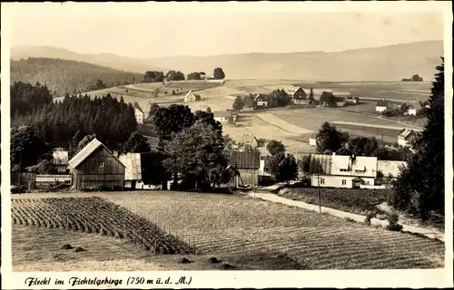 Ak Fleckl Warmensteinach Oberfranken Bayern, Blick auf den Ort mit Umgebung