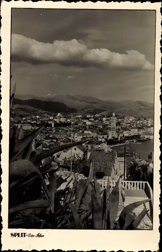 Ak Split Kroatien, Panoramaansicht der Stadt, Kirchturm, Berge