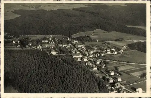 Ak Königsfeld im Schwarzwald Baar Kreis, Fliegeraufnahme vom Ort mit Umgebung