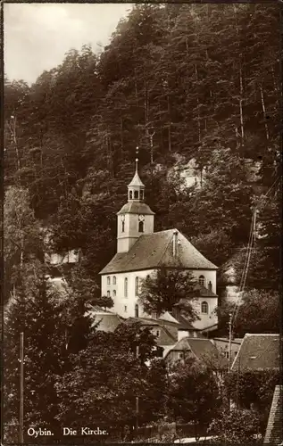 Ak Oybin in Sachsen, Blick zum Ort und der Kirche, Wald