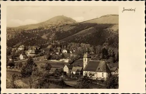 Ak Jonsdorf in Sachsen, Blick auf den Ort mit Kirche und Lausche