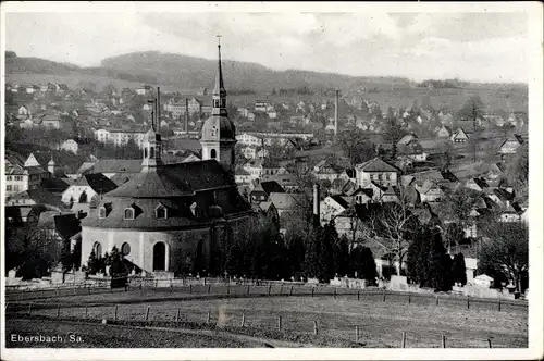 Ak Ebersbach Neugersdorf in Sachsen, Blick auf den Ort mit Kirche