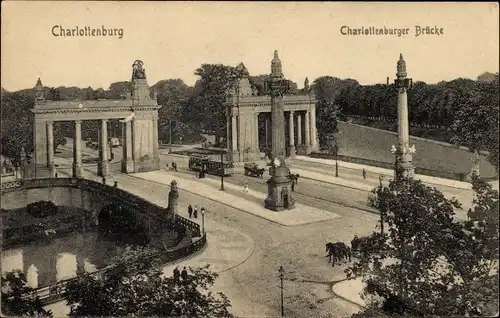 Ak Berlin Charlottenburg, Partie an der Charlottenburger Brücke, Straßenbahn