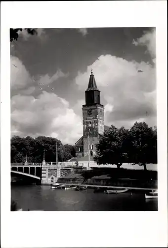 Foto Ak Turku Åbo Westfinnland, Kirche, Brücke, Anlegestelle für Boote