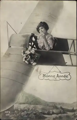 Ak Bonne Année, Glückwunsch Neujahr, Frau in einem Flugzeug, Blumenstrauß