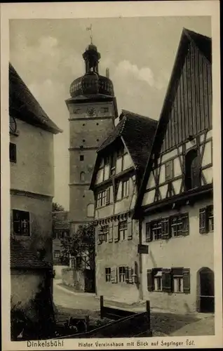 Ak Dinkelsbühl im Kreis Ansbach Mittelfranken, Historisches Vereinshaus mit Blick auf Segringer Tor