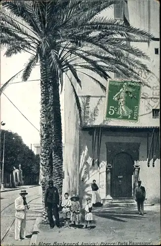 Ak Algier Alger Algerien, Boulevard Amiral Pierre, Porte Mauresque, Anwohner