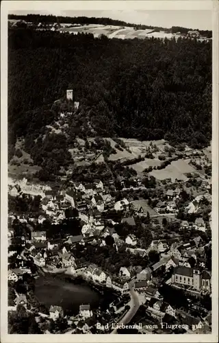 Ak Bad Liebenzell im Schwarzwald, Fliegeraufnahme, Blick auf den Ort mit Umgebung