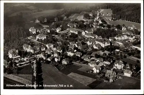 Ak Königsfeld im Schwarzwald Baar Kreis, Fliegeraufnahme, Blick auf den Ort mit Umgebung