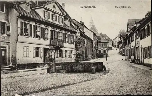 Ak Gernsbach im Murgtal Baden Württemberg, Blick in die Hauptstraße, Brunnen, Apotheke